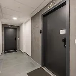 Zenit Residence- New Modern Ac Garage Apartment *