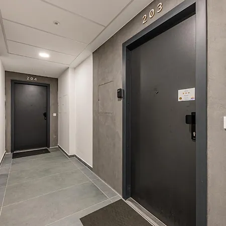 Zenit Residence- New Modern Ac Garage Apartmán *