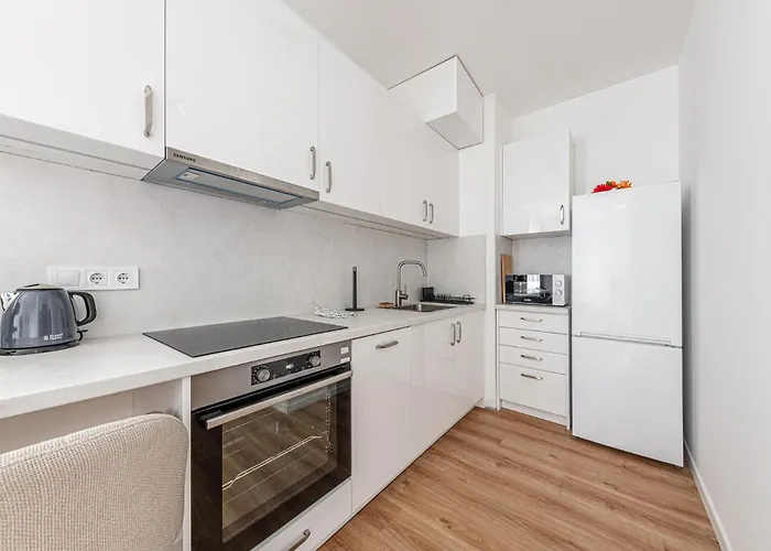 Zenit Residence- New Modern Ac Garage Apartment *